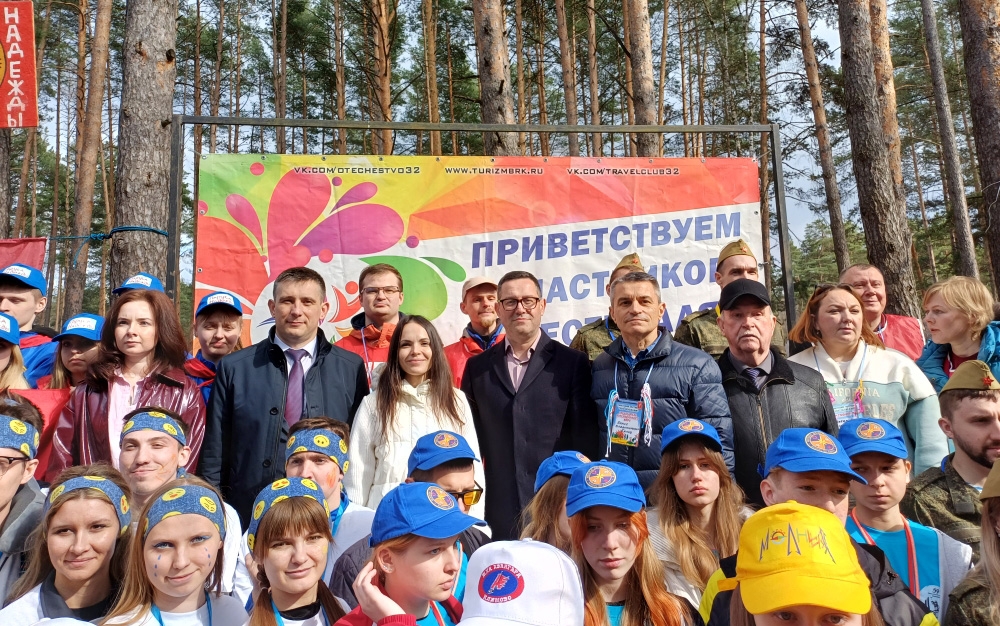 Под Брянском состоялся межрегиональный фестиваль «Под облаками»