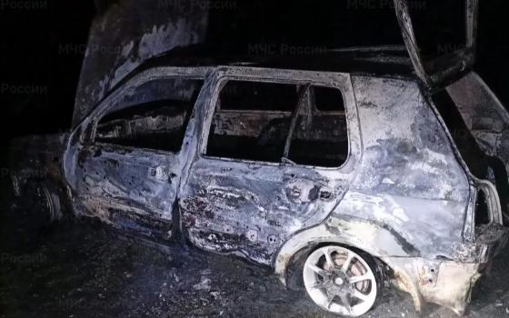 Автомобиль сгорел ночью в брянском посёлке Тростань