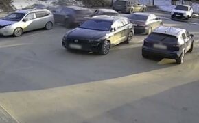 Нетрезвый водитель протаранил два автомобиля на парковке брянского ЖК