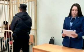 57-летнего курьера телефонных мошенников задержали полицейские в Брянске