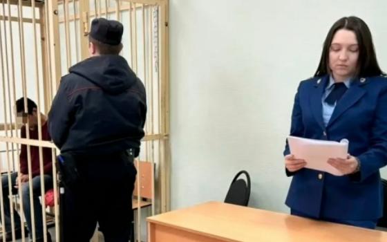 57-летнего курьера телефонных мошенников задержали полицейские в Брянске