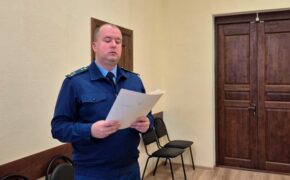 Жителя Выгоничского района суд отправил в колонию за нападение на полицейского