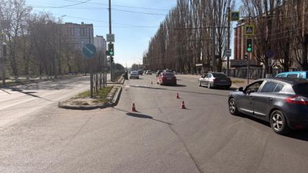 Женщина упала с мотоцикла на проспекте Московском в Брянске