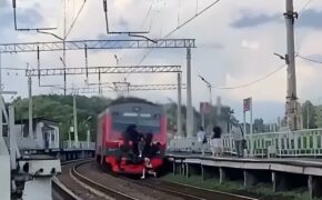 В Брянской области трое подростков пострадали из-за зацепинга — железнодорожники бьют тревогу
