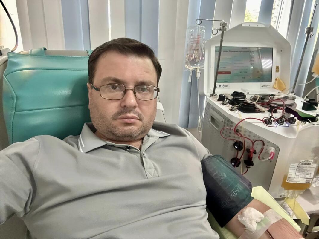 По первому звонку: Почетный донор Артём Сухоломкин отмечает 12-летие в «донорском строю»
