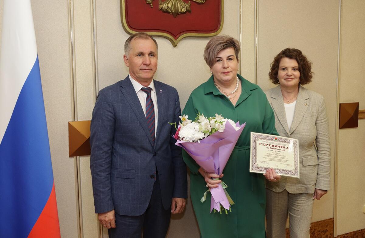 Работников культуры наградили в Брянске