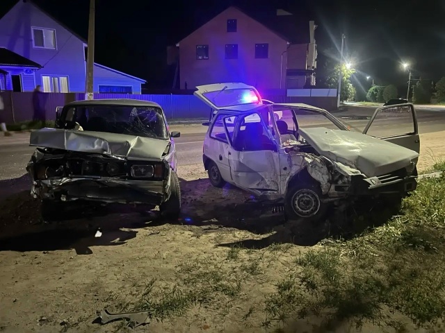 Женщина пострадала при столкновении двух «ВАЗов» в Жуковском районе
