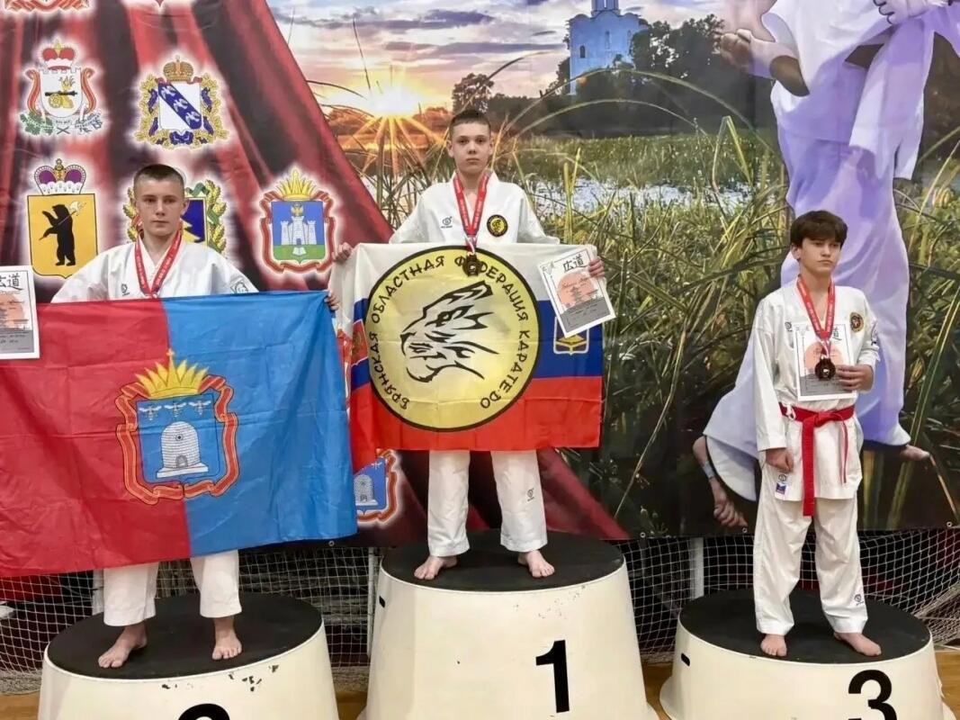 Брянские каратисты завоевали 37 медалей на первенстве и чемпионате ЦФО