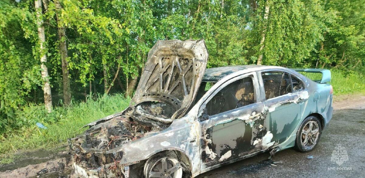Легковой автомобиль сгорел утром в четверг в Мглинском районе