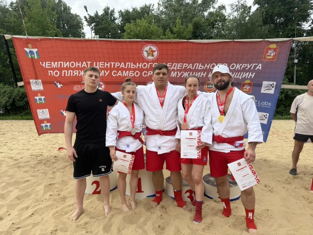 Брянцы завоевали путёвки на чемпионат России по пляжному самбо