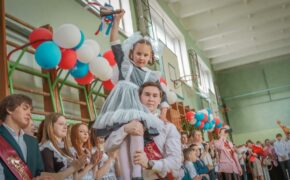 Последний звонок прозвучал для 2237 выпускников Брянска