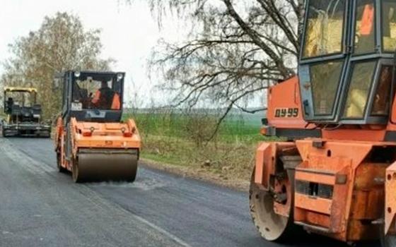 Свыше пяти километров трассы в Стародубском округе ремонтируют по нацпроекту
