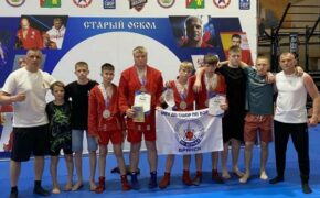 Четыре награды привезли брянские самбисты из Старого Оскола