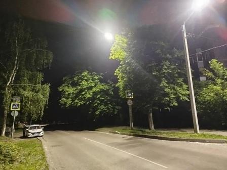 Водитель без прав сбил девушку на переходе в Брянске и скрылся