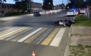 Подросток на мотоцикле пострадал при попытке скрыться от полиции в Брянске