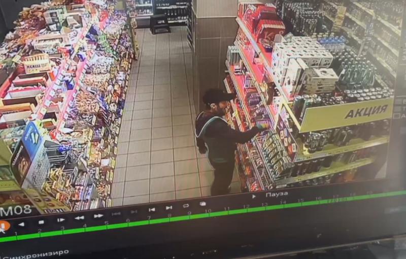 Серию краж из магазинов в Брянске раскрыли полицейские