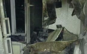 Пожарные спасли трёх человек из горящей многоэтажки в Брянске