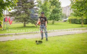 Более 25 тысяч квадратных метров травы скосили за выходные в Брянске
