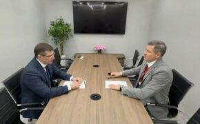 Врио губернатора Брянской области встретился с гендиректором ПАО «Россети Центр» на ПМЭФ-2026