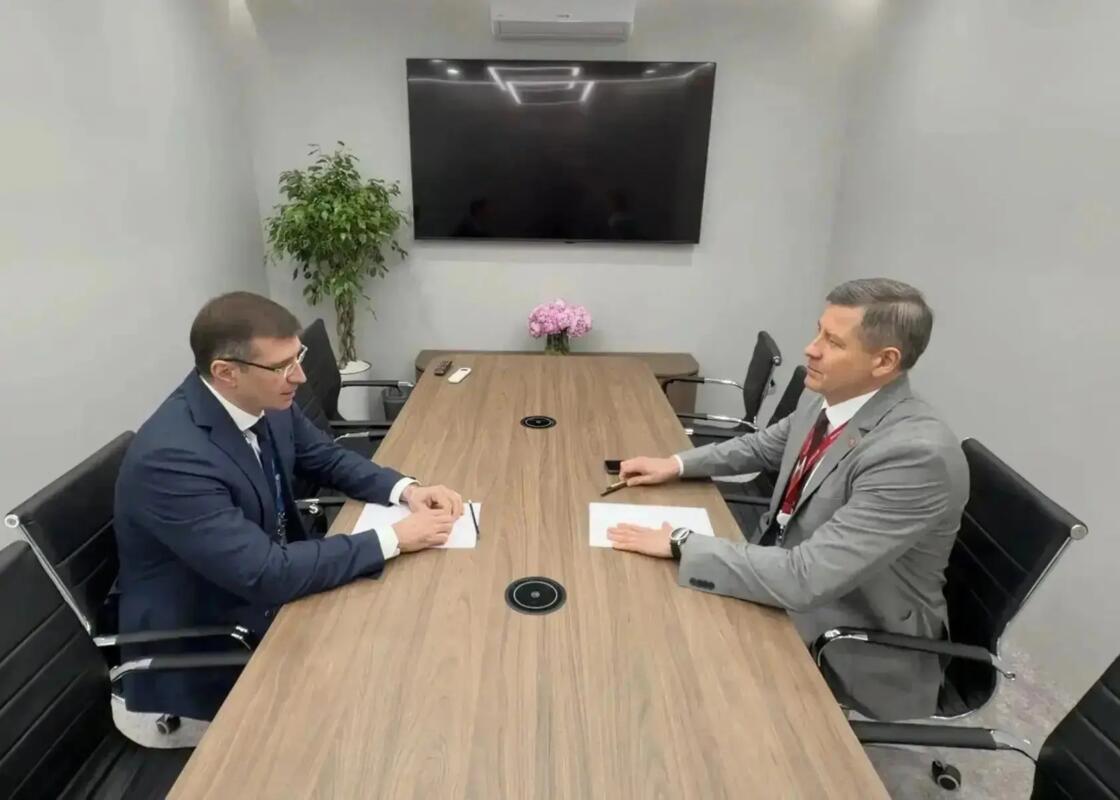 Врио губернатора Брянской области встретился с гендиректором ПАО «Россети Центр» на ПМЭФ-2026
