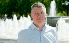 Председатель брянского отделения партии «Новые люди» поздравил жителей с Днём России