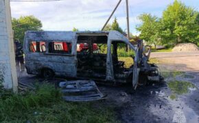 Микроавтобус сгорел в Брянском районе в минувшую субботу