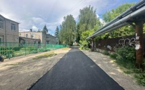 На улице Фрунзе в Брянске обновили дорогу к детскому саду