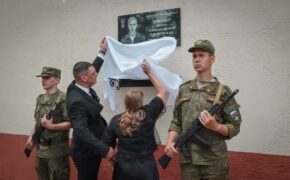На здании Брянского горводоканала открыли мемориальную доску военнослужащему