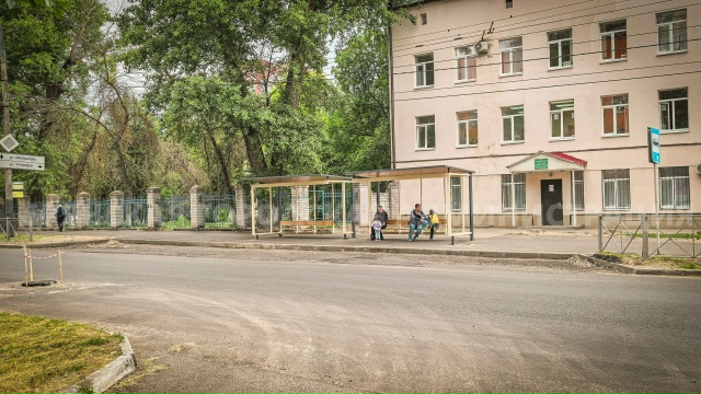 Новые остановки общественного транспорта установили на улице Советской в Брянске