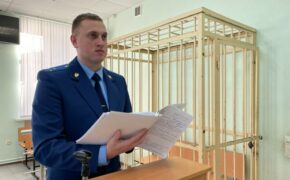 Жительницу Брянска обвиняют в причинении вреда здоровью соседа