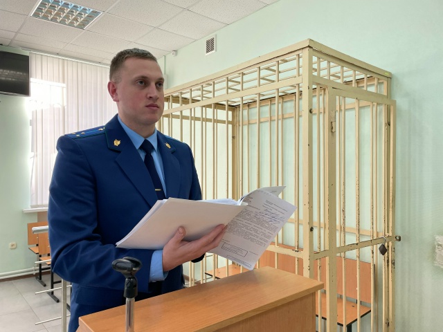Жительницу Брянска обвиняют в причинении вреда здоровью соседа