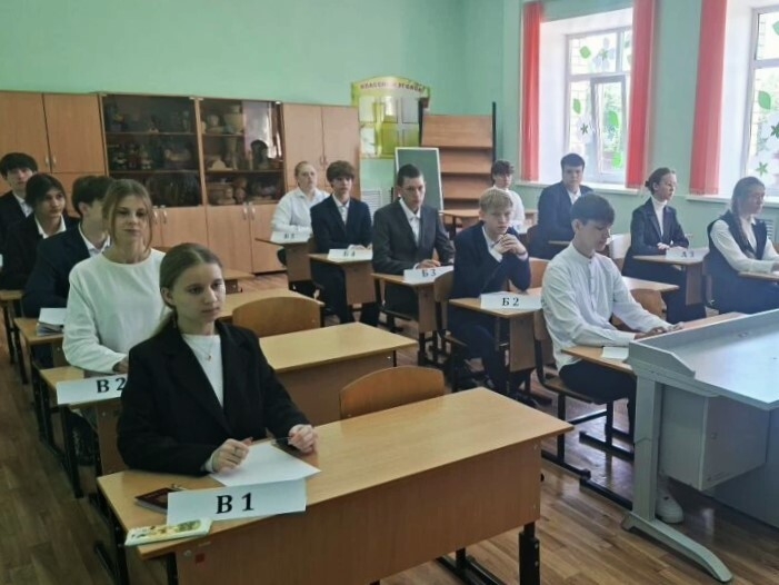 Брянские девятиклассники сдали обязательный экзамен по русскому языку