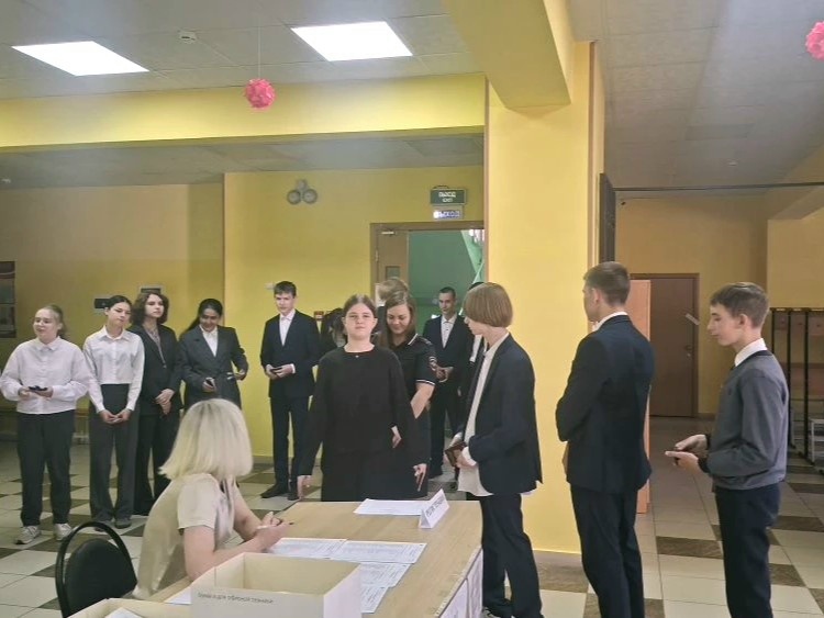 Брянские девятиклассники сдали ОГЭ по четырем предметам
