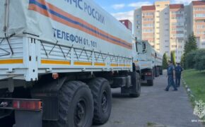 Брянские спасатели привезли гуманитарную помощь из Новосибирска для детей в приграничье