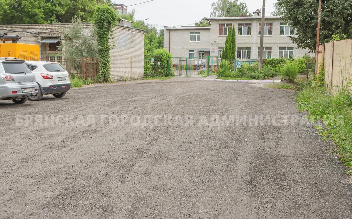 Более 8700 квадратных метров дорог отремонтировали асфальтовой крошкой в Брянске