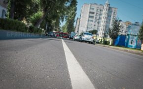 На улице Клары Цеткин в Брянске уложили асфальт по нацпроекту