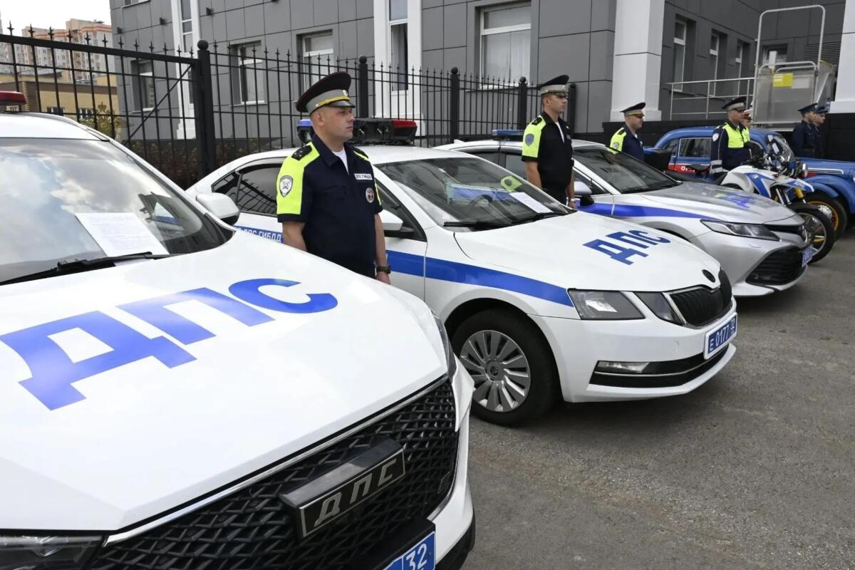 Врио губернатора Брянской области поздравил сотрудников ГИБДД