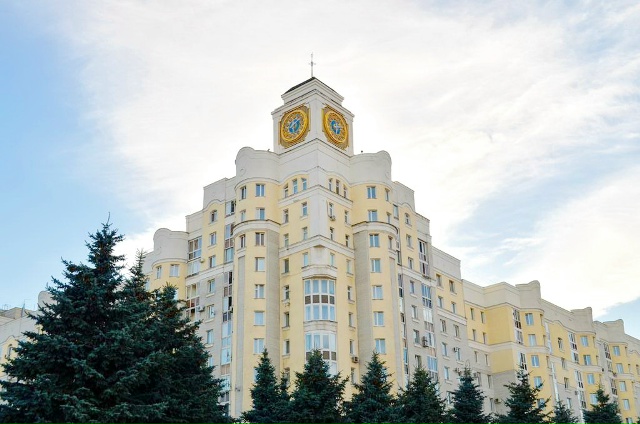 На площади Партизан в Брянске покрасят башенные часы