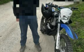 В Трубчевске полицейские задержали подростка на питбайке