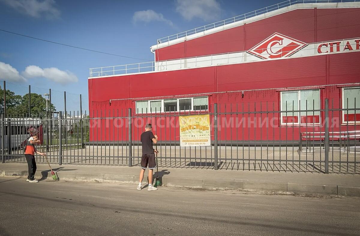 Более тысячи брянских школьников вышли на работу в летние каникулы