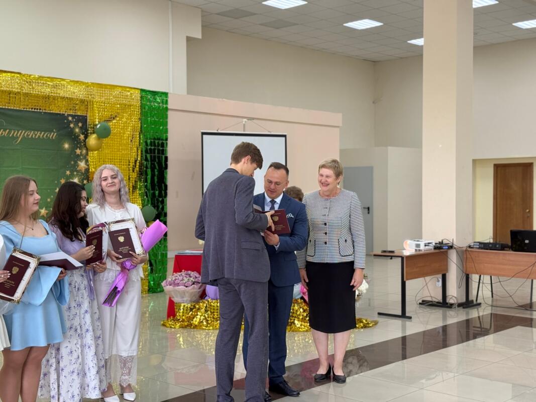 65  выпускников брянского техникума управления и бизнеса получили дипломы