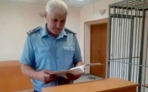 Курьера телефонных мошенников брянский суд отправил в колонию