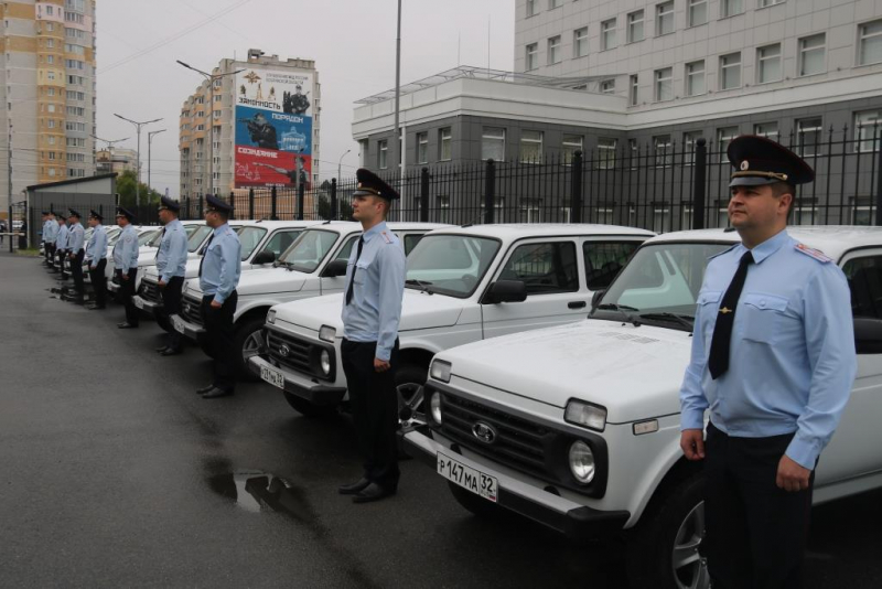 Полиция Брянской области получила 15 новых служебных автомобилей