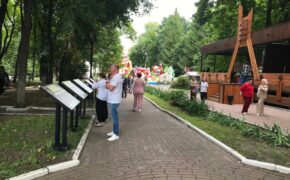 Мультимедийная выставка открылась в парке имени Толстого в Брянске