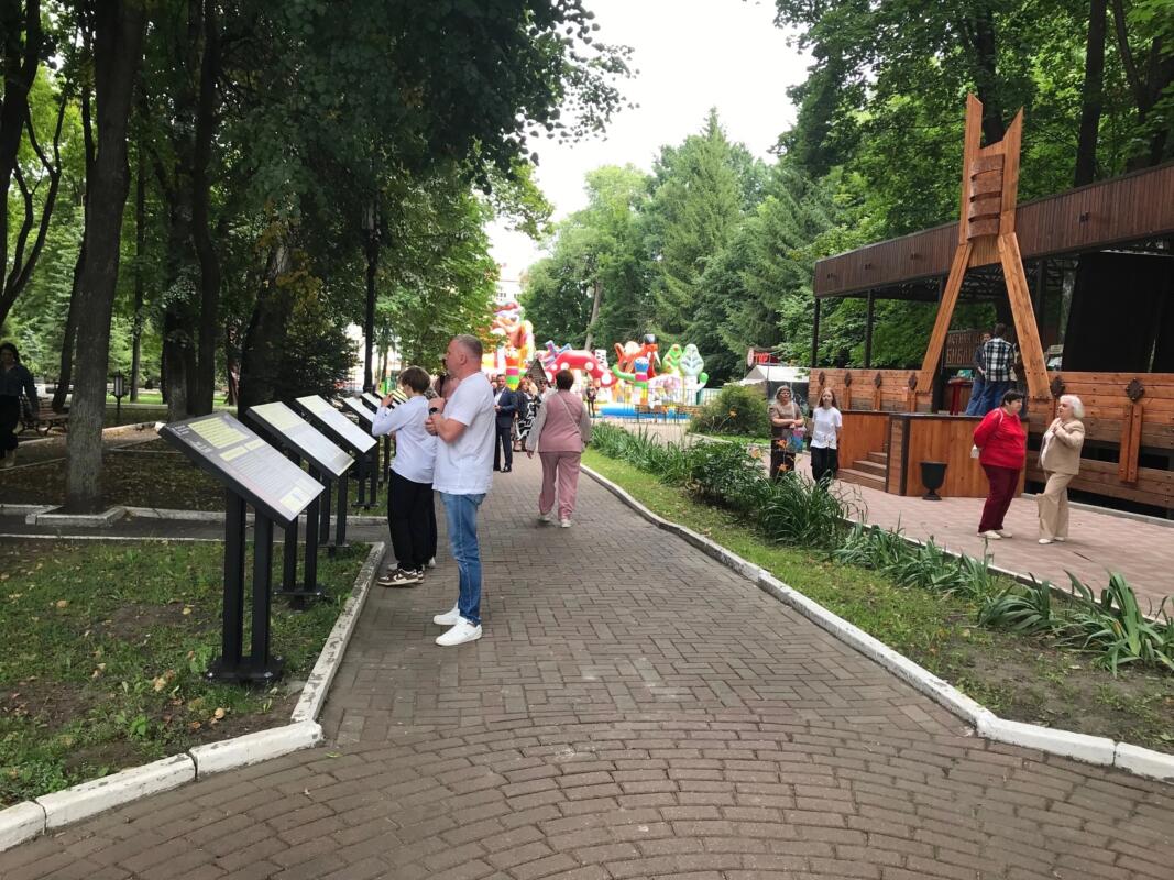 Мультимедийная выставка открылась в парке имени Толстого в Брянске
