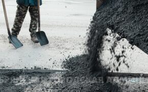 360 квадратных метров поврежденного асфальта обновили в Брянске накануне