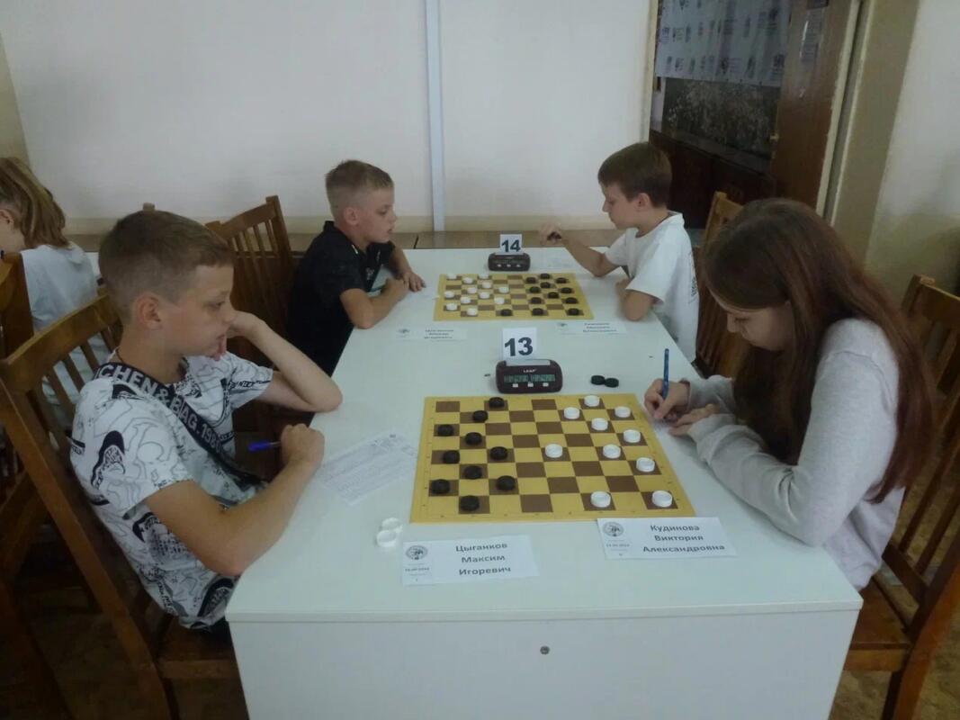 Брянские шашисты выиграли турнире в Орле