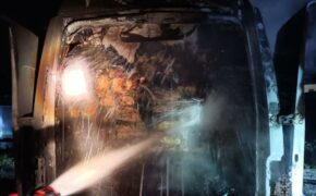 Легковой автомобиль потушили спасатели в Брянске накануне