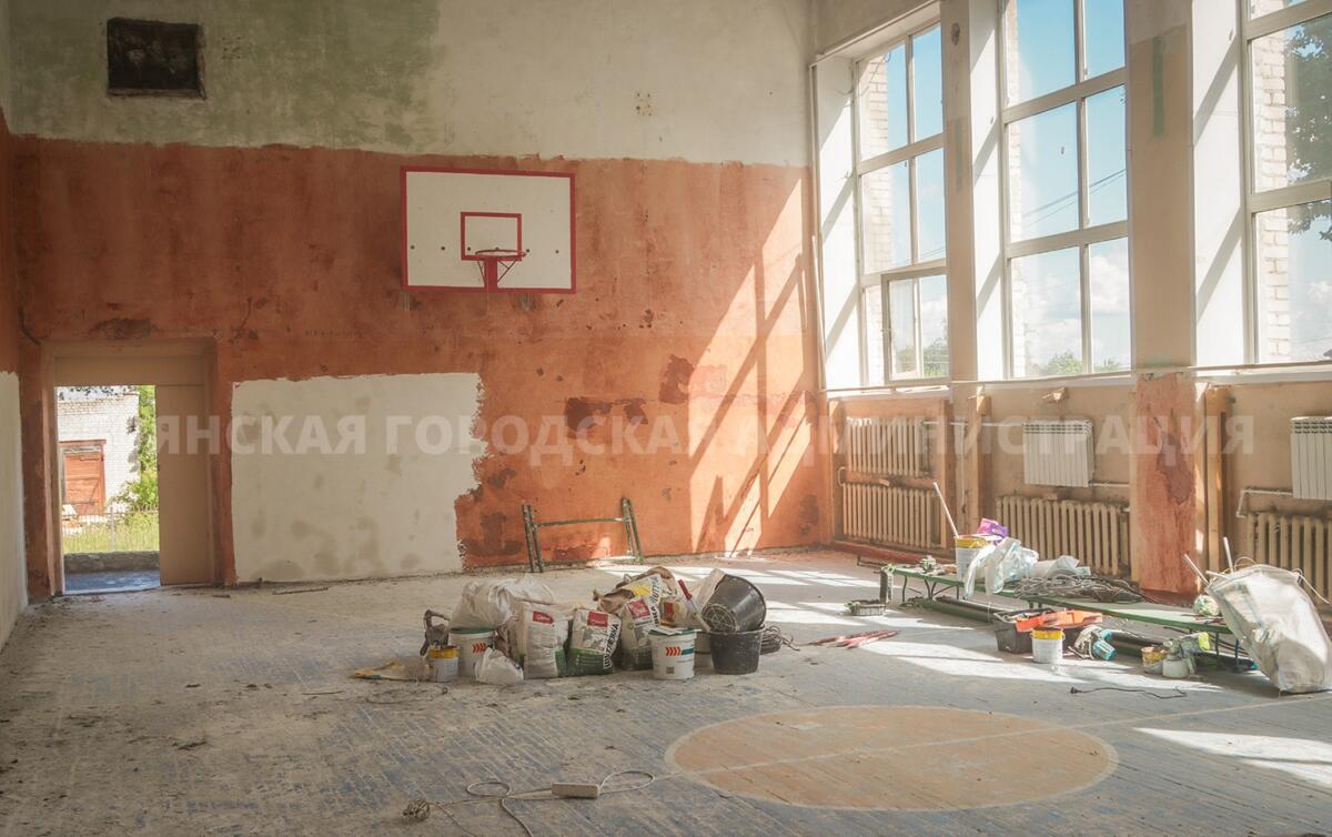 В школе №21 в Брянске к юбилею отремонтируют крышу и спортзал