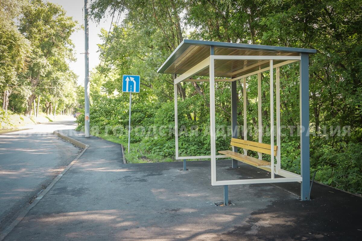 Новые остановки установили на улице Калинина в Брянске